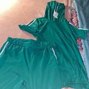 If you like the color green this is for you💚💚